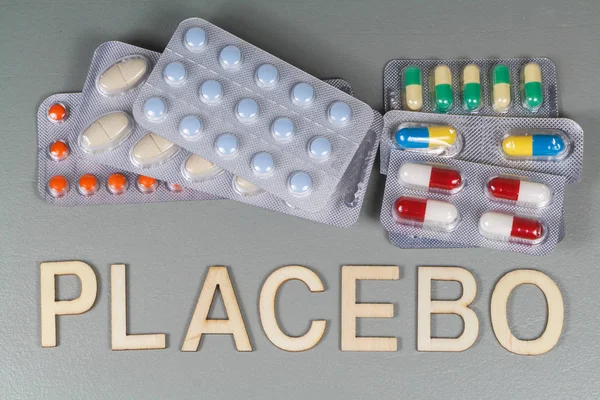 Embalagens de comprimidos e placebo — Fotografia de Stock