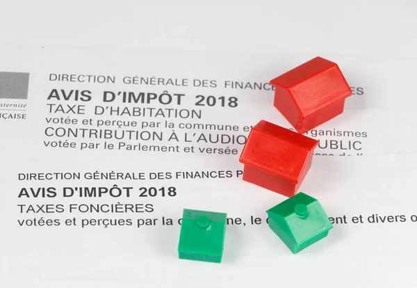Impôts français sur le logement et foncier et petites maisons — Photo