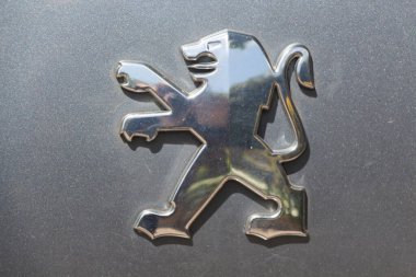 Primelin - Fransa, 14 Mayıs 2020: Peugeot logosu