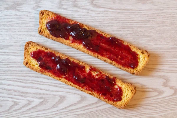 Brot Mit Kirschmarmelade Zum Frühstück — Stockfoto