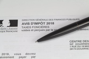 Primelin - Fransa, 03 Ekim 2019: Fransız emlak vergisi ve kalem