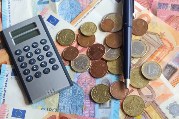 Euro Coins Notes Calculator Pen Doing Accounts — Stock Photo, Image