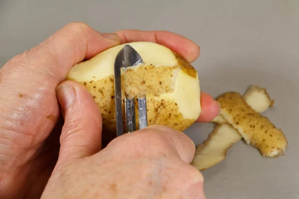 Hands Woman Peeling Potato Peeler — Stock Photo, Image