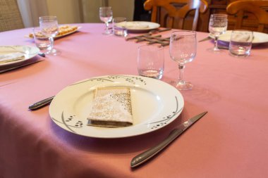 Güzel çanak çömlekli bir parti için ortam