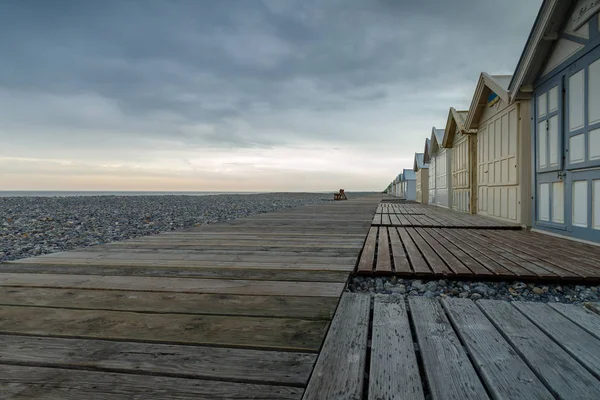 Strandhütten Unter Gewitterhimmel Cayeux Sur Mer Frankreich — Stockfoto