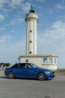 Fransa - 27 Mayıs 2018: Bmw e46 M3 Cabrio Cayeux sur Mer bir deniz feneri yakınlarında