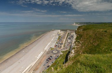Fransa Şehir Le Terport yukarıda da görüleceği ile ünlü tebeşir kayalıklarla
