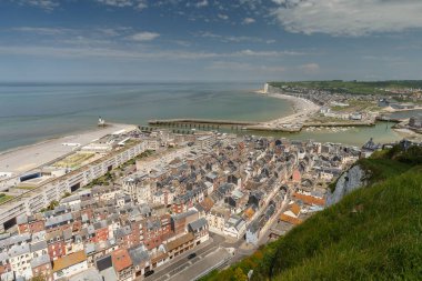Fransa Şehir Le Terport yukarıda da görüleceği ile ünlü tebeşir kayalıklarla