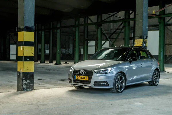 Nederlandene Maj 2017 Audi Sportsudøver Linestanding Gammel Fabrikshal - Stock-foto