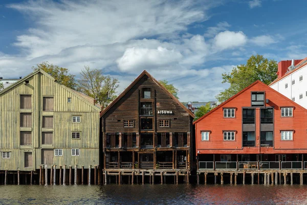 多彩的房子在城市的特隆赫姆在挪威 — 图库照片
