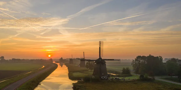 Salida Del Sol Sobre Los Molinos Holandeses — Foto de Stock