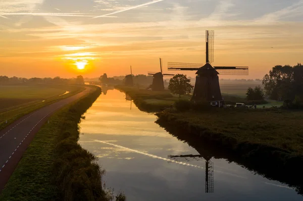 Sonnenaufgang Über Holländischen Windmühlen — Stockfoto