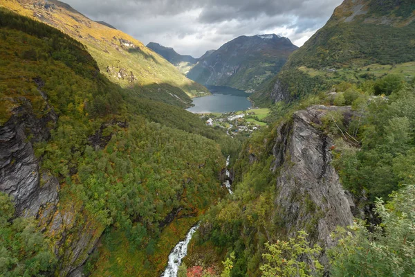 Geirangerfjord Sonbaharda Görüntülemek — Stok fotoğraf