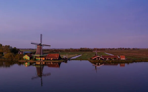 Wschód Słońca Nad Holenderskimi Wiatrakami — Zdjęcie stockowe