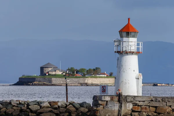 Faro Trondheim Con Fondo Munkholmen —  Fotos de Stock