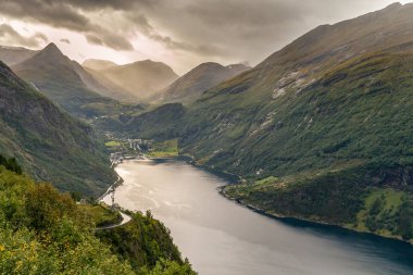 Geirangerfjord sonbaharda görüntülemek