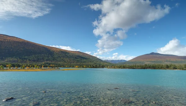 Noorse Natuur Landschap Beeld Tijdens Het Najaar Met Prachtige Kleuren — Stockfoto