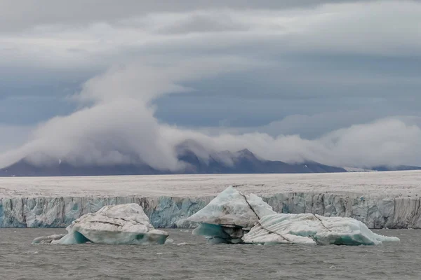 Paysage Hivernal Avec Neige Recouverte Sur Glace — Photo