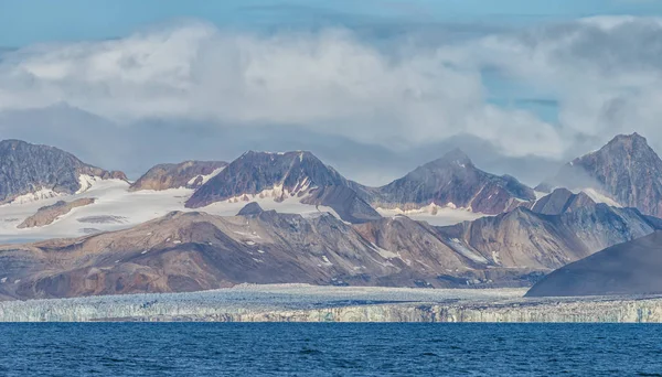 Красивое Озеро Горах Моря — стоковое фото