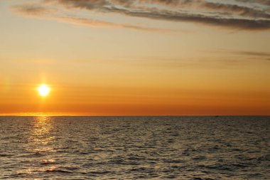 Spitsbergen 'de Kuzey Buz Denizi' nde gün batımı