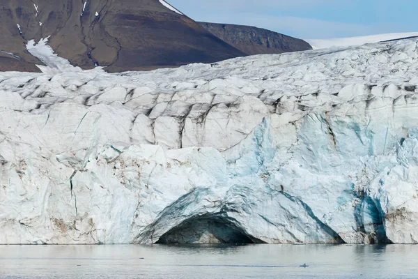 スピッツベルゲンの氷河の前 — ストック写真