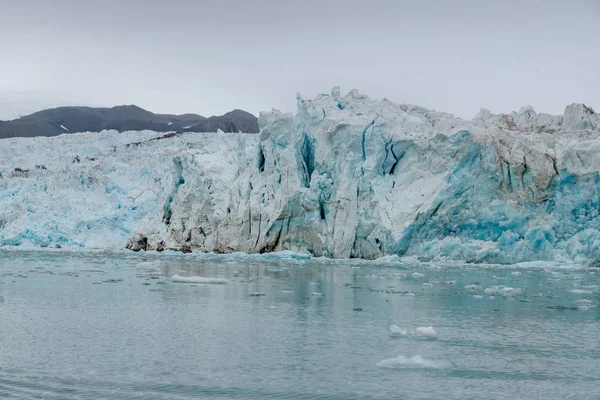 斯匹次卑尔根的冰川锋 — 图库照片