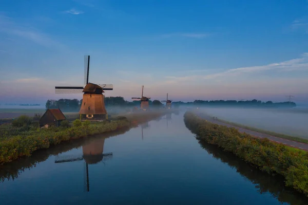 Stare Typowe Holenderskie Wiatraki Widok Panoramiczny — Zdjęcie stockowe