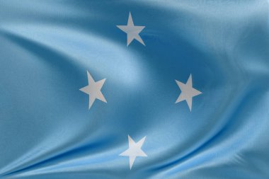 Mikronezya Birleşik Devletleri 'nin bayrağını sallıyor, kumaş dokusuyla, nazikçe dalgalanıyor ve katlanıyor, pürüzsüz, dinamik hareket ve zarif tekstil detaylarıyla özgürlük ve kimliğin özünü yakalıyor..