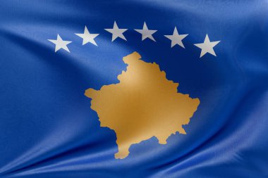 Kosova bayrağını dokulu kumaşla dalgalandırmak, nazikçe dalgalandırmak ve katlamak, pürüzsüz, dinamik hareket ve zarif tekstil ayrıntılarıyla özgürlük ve kimliğin özünü yakalamak.