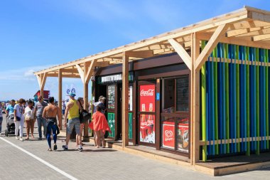 Zelenogradsk, Kaliningrad bölgesi, Rusya Federasyonu - 29 Temmuz 2017: Ahşap Bina ile lokanta'ünlü tatil Zelenogradsk yaz saati, Baltık Denizi kıyısında.