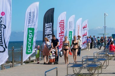 Zelenogradsk, Kaliningrad bölgesi, Rusya Federasyonu - 29 Temmuz 2017: ünlü Resort (eski Cranz da bilinir) Zelenogradsk Baltık Denizi'nin kıyısında yaz anda bilinmeyen insanlar.