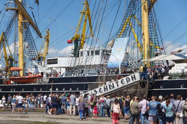Kaliningrad, Rusya - 19 Haziran 2016: Tarihsel barque merdiven Kruzenshtern (önceden Padua) Kaliningrad Sea Port iskele içinde demirleyen. 1926 yılında başlatılan, o 1946'de SSCB'ye teslim.