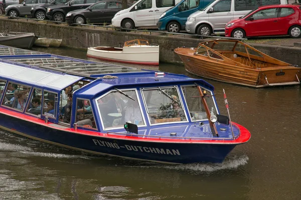 Amsterdam Niederlande Juni 2017 Touristisches Kreuzfahrtschiff Auf Einem Der Wasserkanäle — Stockfoto