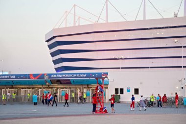 KALININGRAD, RUSSIA - 16 Haziran 2018: Rusya 'da oynanan FIFA Dünya Kupası maçları için modern Kaliningrad futbol stadyumunun (Arena Baltika) görüntüsü.