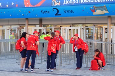 Kaliningrad, Rusya - 16 Haziran 2018: Grup oyunları 2018 FIFA Dünya Kupası Rusya'nın tutmak için genç gönüllü modern Kaliningrad football stadium (Ayrıca denilen Arena Baltika) yakınındaki.