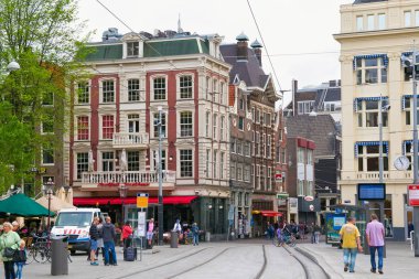 Amsterdam, Hollanda - 25 Haziran 2017: Tarihi binalar görünümünü Leidsestraat sokakta Amsterdam Merkezi.