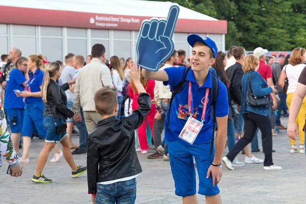 Kaliningrad Russia June 2018 Young Volunteers Kaliningrad Fifa Fan Fest — Stock Photo, Image