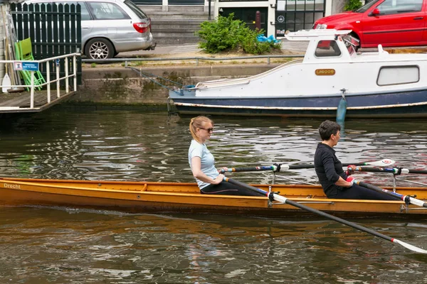 Amsterdam Nederländerna Juni 2017 Utbildning Rodd Vatten Kanalerna Centrala Amsterdam — Stockfoto