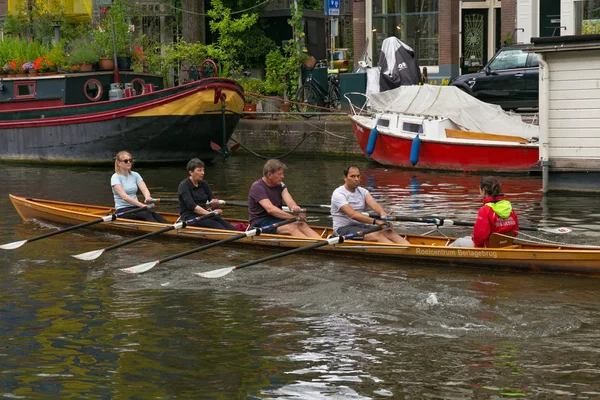 Amsterdam Nederländerna Juni 2017 Utbildning Rodd Vatten Kanalerna Centrala Amsterdam — Stockfoto