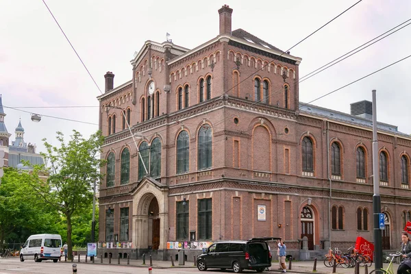 荷兰阿姆斯特丹 2017年6月25日 荷兰被改革的教会的前大厦被称为 Vrije Gemeente 这是建立在年底的 现在是为年轻人的天堂文化中心 — 图库照片