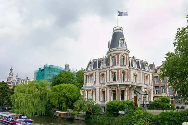 Amsterdam Países Bajos Junio 2017 Edificios Antiguos Cerca Uno Los — Foto de Stock