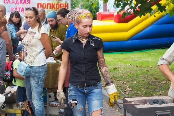 Zelenogradsk Kaliningrad Region Russia September 2018 Unknown Attractive Girl Apprentice — Stock Photo, Image