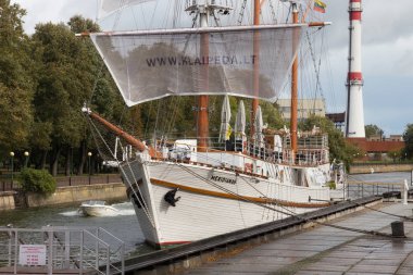 Klaipeda, Litvanya - 22 Eylül 2018: Görünümünü Ahşap Yelkenli gemi Meridianas. Eğitim gemi Meridian, 1948 yılında Finlandiya Turku (Finlandiya) Tersanesi için inşa edilmiş.