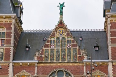 Rijksmuseum Hollanda Ulusal Müzesi Sanat ve Amsterdam'ın tarihi bina ayrıntıları. Geçerli ana bina 1885 yılında tasarlandı.