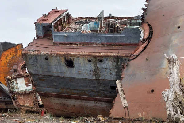 Énormes Morceaux Rouillés Navire Marin Désarmé Qui Ont Été Coupés — Photo