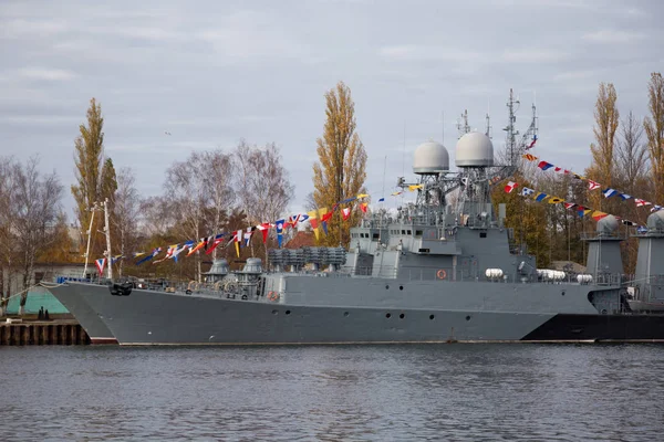 港のパルヒム型級対潜ロシア コルベット — ストック写真