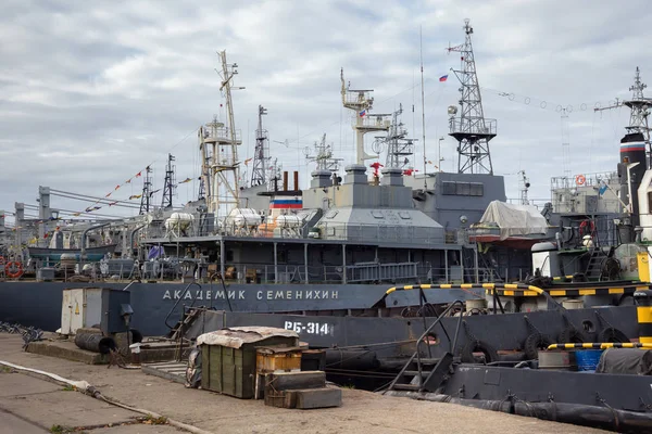 Baltiysk, Rusya - 04 Kasım 2018: Fiziksel alanları kontrol gemisi 