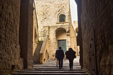 Naples, İtalya - 31 Ekim 2015: Ortaçağ Kalesi Castel dell'Ovo içinde. En eski ayakta sur Napoli'de kalesidir. 
