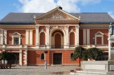 Klaipeda, Litvanya - 22 Eylül 2018: H. Manto sokakta şehrin tarihi merkezi bina Klaipeda Dram Tiyatrosu görünümünü. Litvanya.