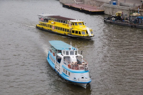 Moskva Ryssland Oktober 2016 Cruise Båtarna Floden Moskva Mitten Den — Stockfoto